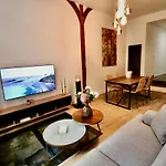 Gaalor***** - Jacuzzi & Sauna A Apartment