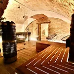 Gaalor***** - Jacuzzi & Sauna A